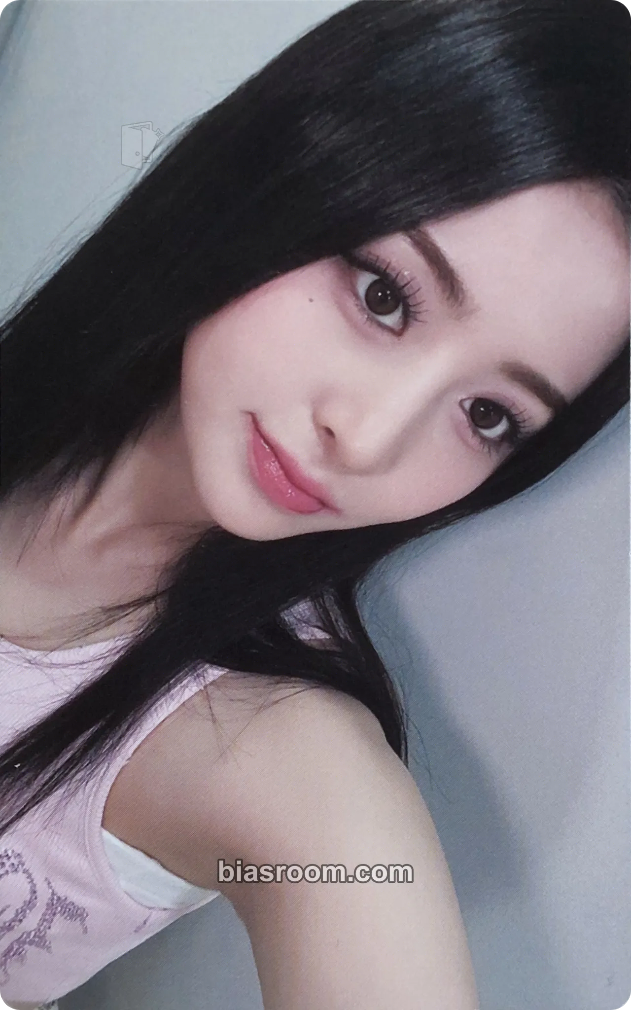 Huh Yunjin UNFORGIVEN Photocard - LE SSERAFIM - LE SSERAFIM K-pop photocard