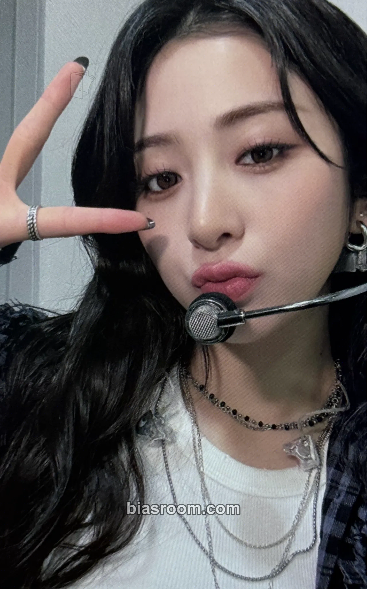 Huh Yunjin UNFORGIVEN Photocard - LE SSERAFIM - LE SSERAFIM K-pop photocard