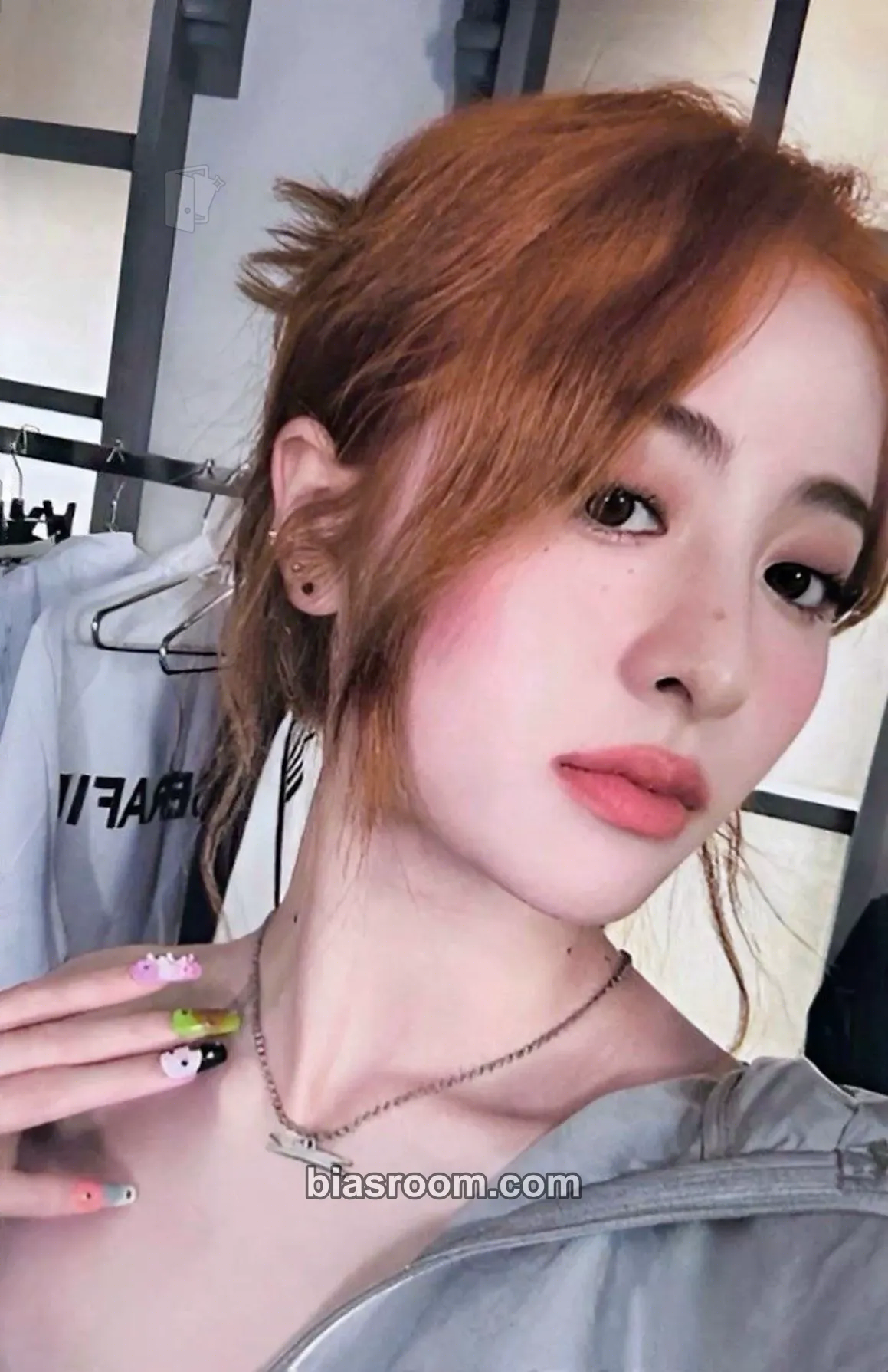 Huh Yunjin EASY Photocard - LE SSERAFIM - LE SSERAFIM K-pop photocard