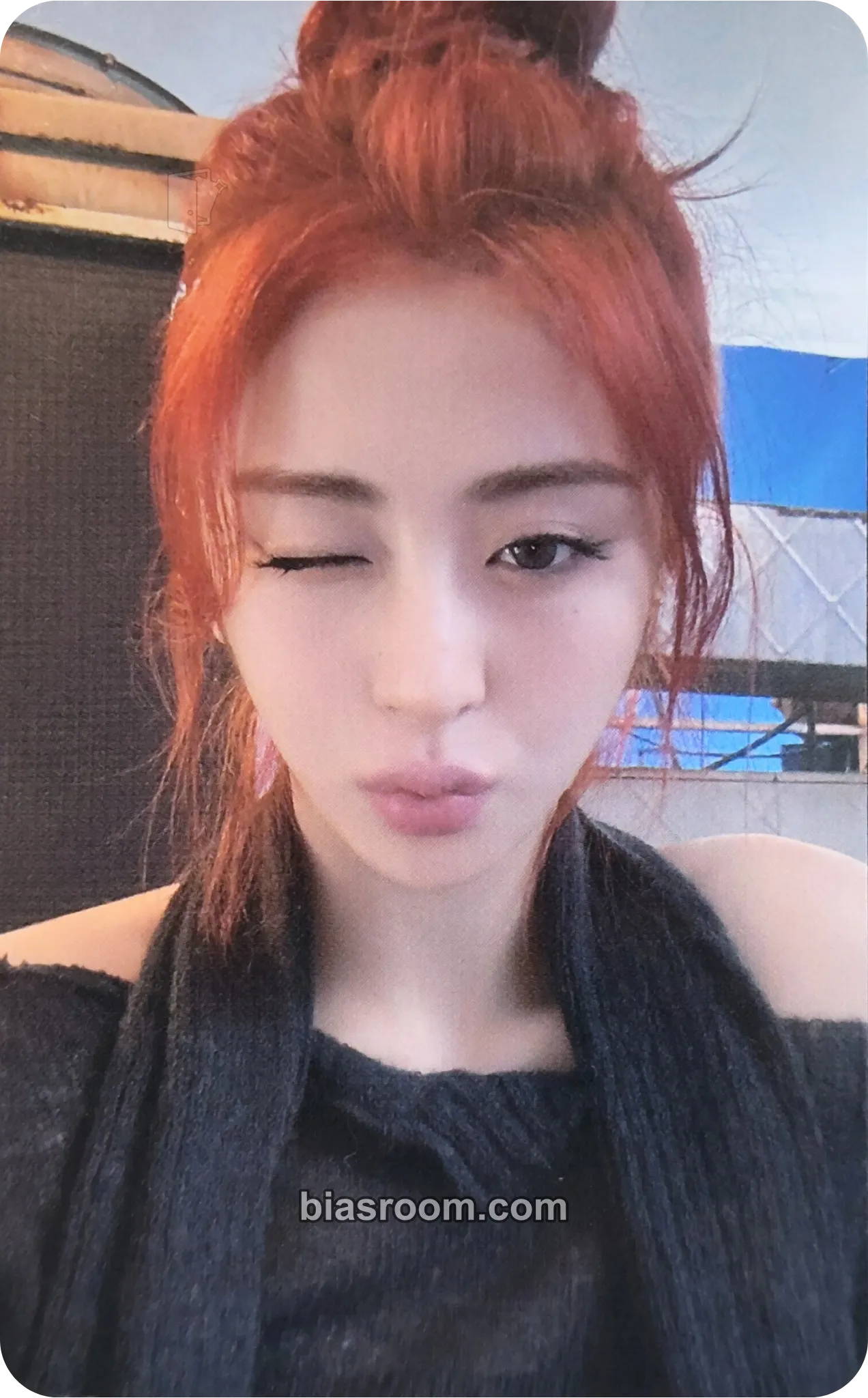 Huh Yunjin EASY Photocard - LE SSERAFIM - LE SSERAFIM K-pop photocard
