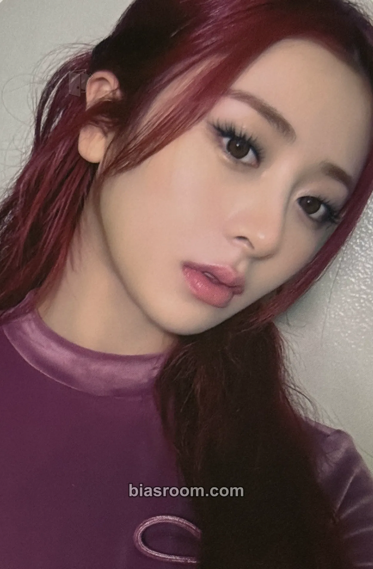 Huh Yunjin EASY Photocard - LE SSERAFIM - LE SSERAFIM K-pop photocard