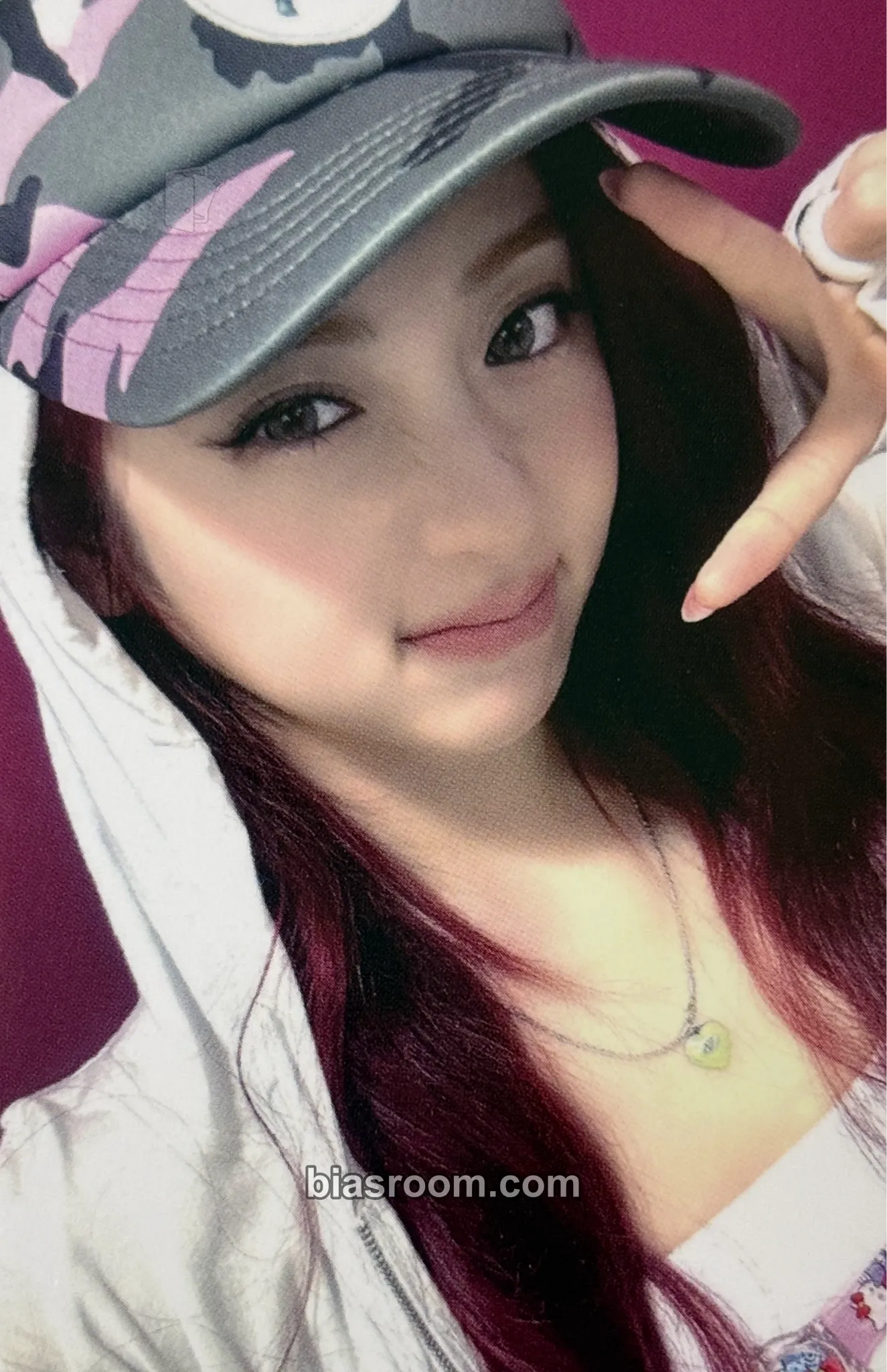 Huh Yunjin EASY Photocard - LE SSERAFIM - LE SSERAFIM K-pop photocard