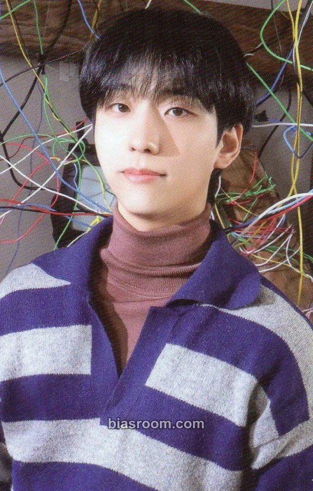 Gunil Troubleshooting Photocard - Xdinary Heroes - Xdinary Heroes K-pop photocard