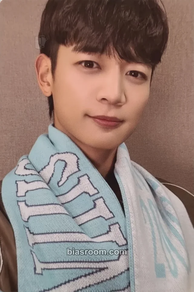 SHINee - Minho - 2021 Winter SMTOWN: SMCU EXPRESS Album merch photocard AR photocard