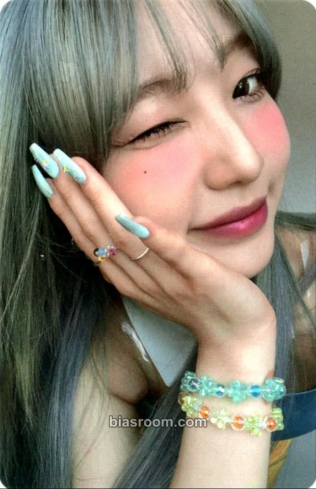 YeoJin LUMINOUS Photocard - LOONA - LOONA K-pop photocard