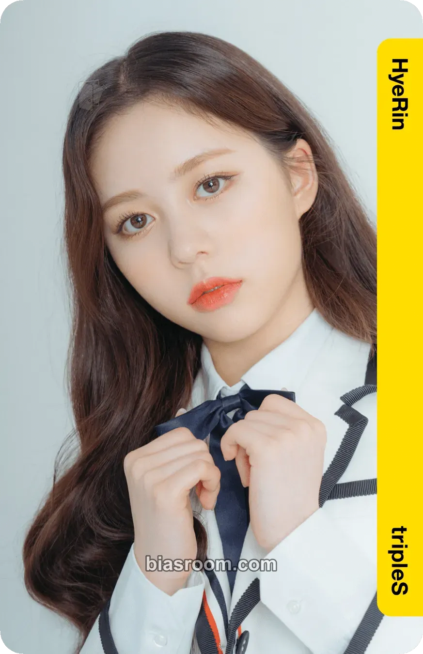 Hyerin Atom01 First Class Objekts Photocard - tripleS - tripleS K-pop photocard
