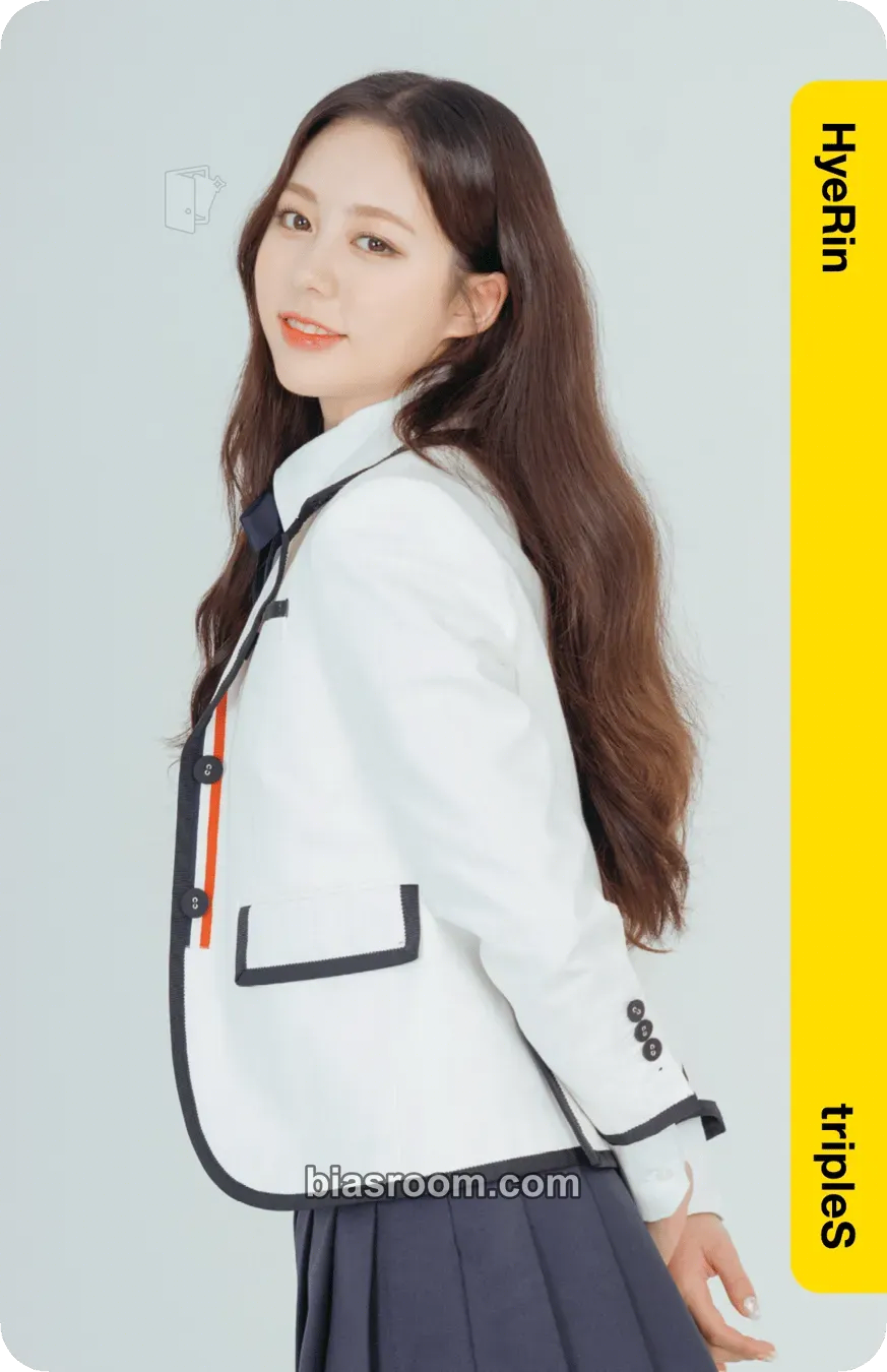 Hyerin Atom01 First Class Objekts Photocard - tripleS - tripleS K-pop photocard