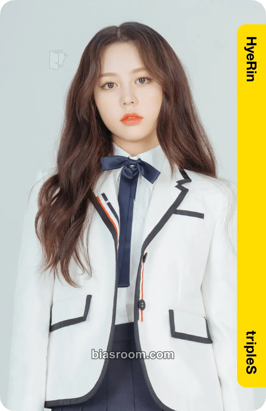Hyerin Atom01 First Class Objekts Photocard - tripleS - tripleS K-pop photocard