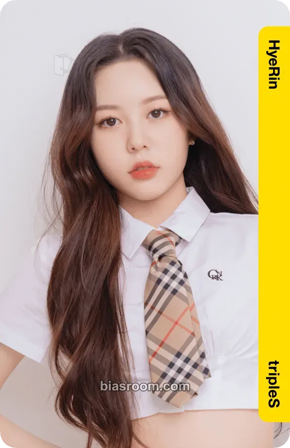 Hyerin Atom01 First Class Objekts Photocard - tripleS - tripleS K-pop photocard