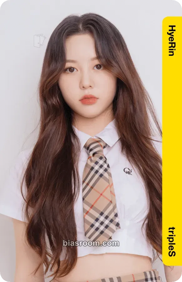 Hyerin Atom01 First Class Objekts Photocard - tripleS - tripleS K-pop photocard