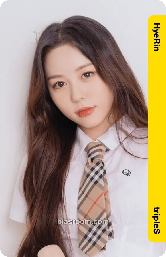 Hyerin Atom01 First Class Objekts Photocard - tripleS - tripleS K-pop photocard