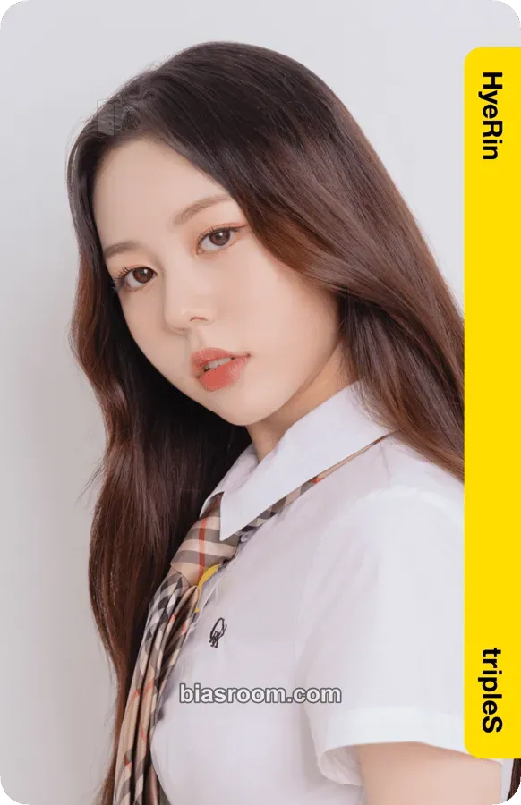 Hyerin Atom01 First Class Objekts Photocard - tripleS - tripleS K-pop photocard