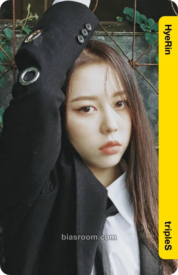 Hyerin Atom01 First Class Objekts Photocard - tripleS - tripleS K-pop photocard