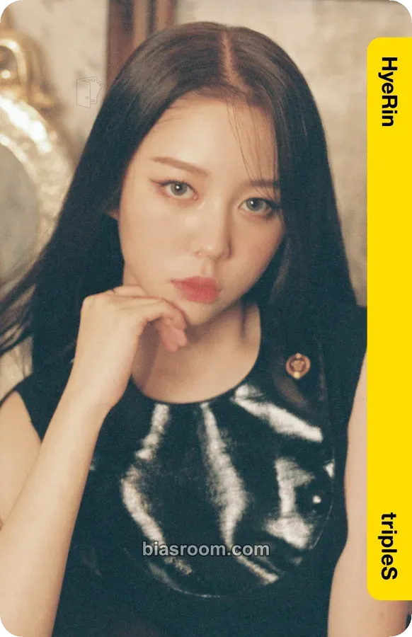 Hyerin Atom01 First Class Objekts Photocard - tripleS - tripleS K-pop photocard