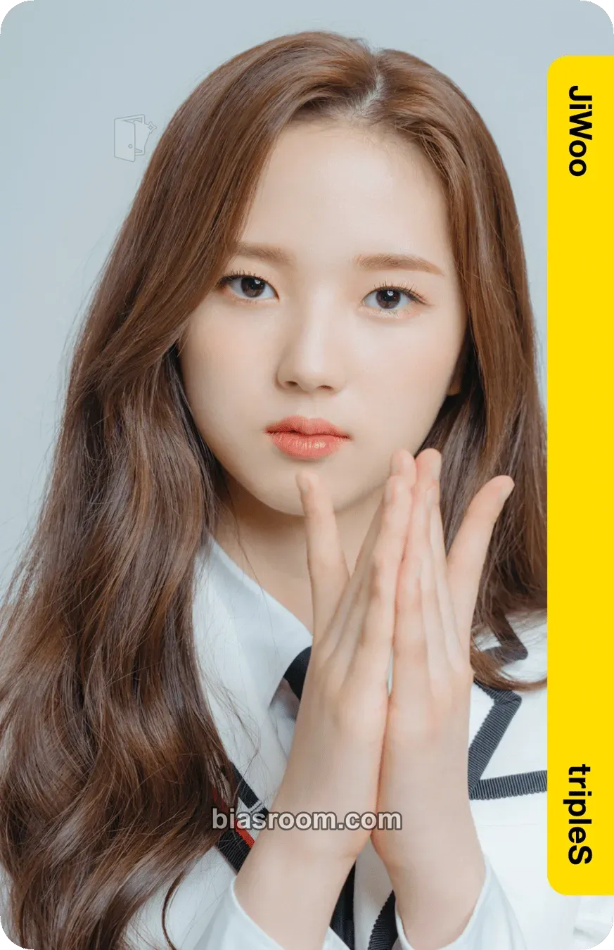 Jiwoo Atom01 First Class Objekts Photocard - tripleS - tripleS K-pop photocard