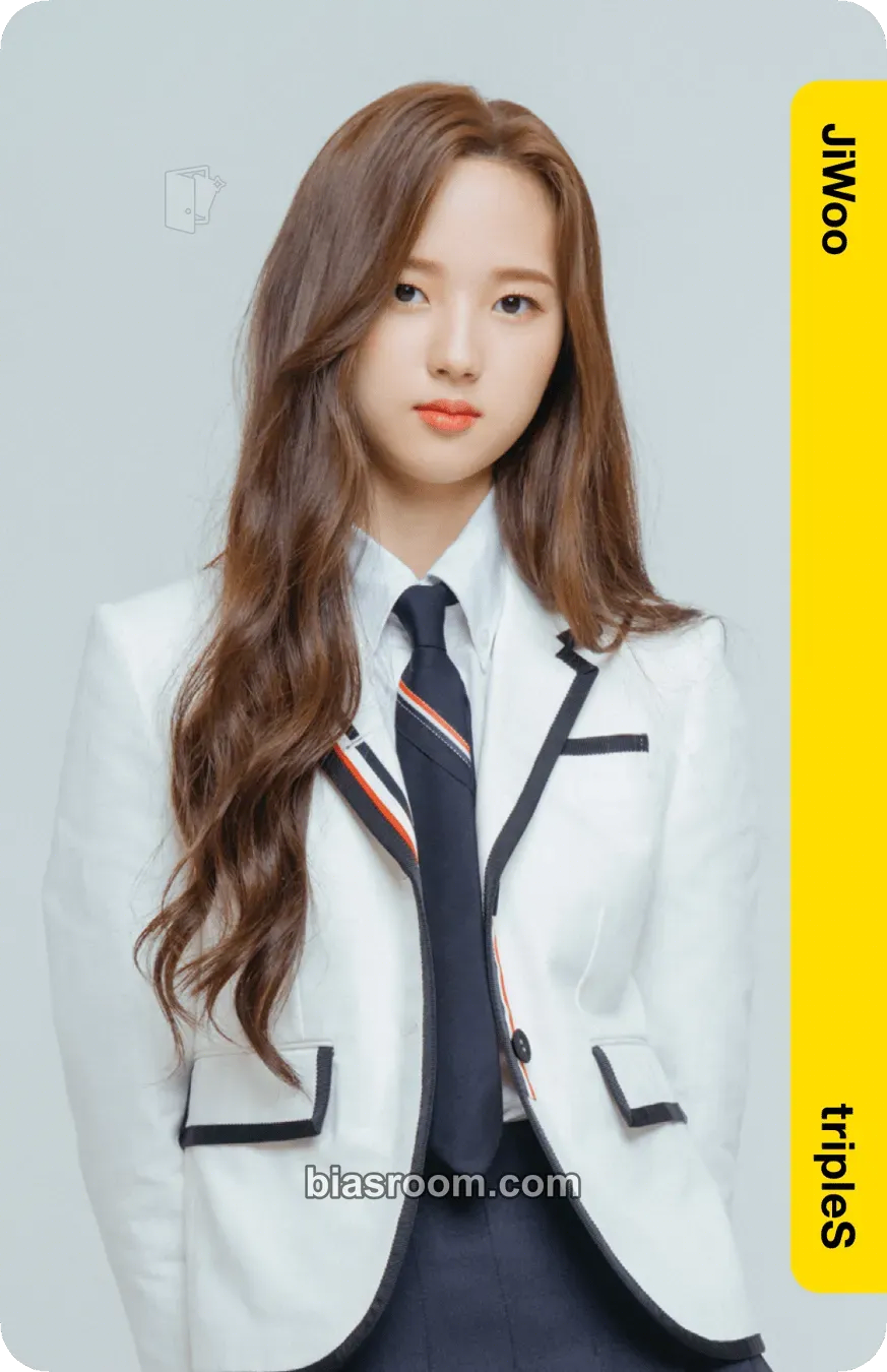 Jiwoo Atom01 First Class Objekts Photocard - tripleS - tripleS K-pop photocard