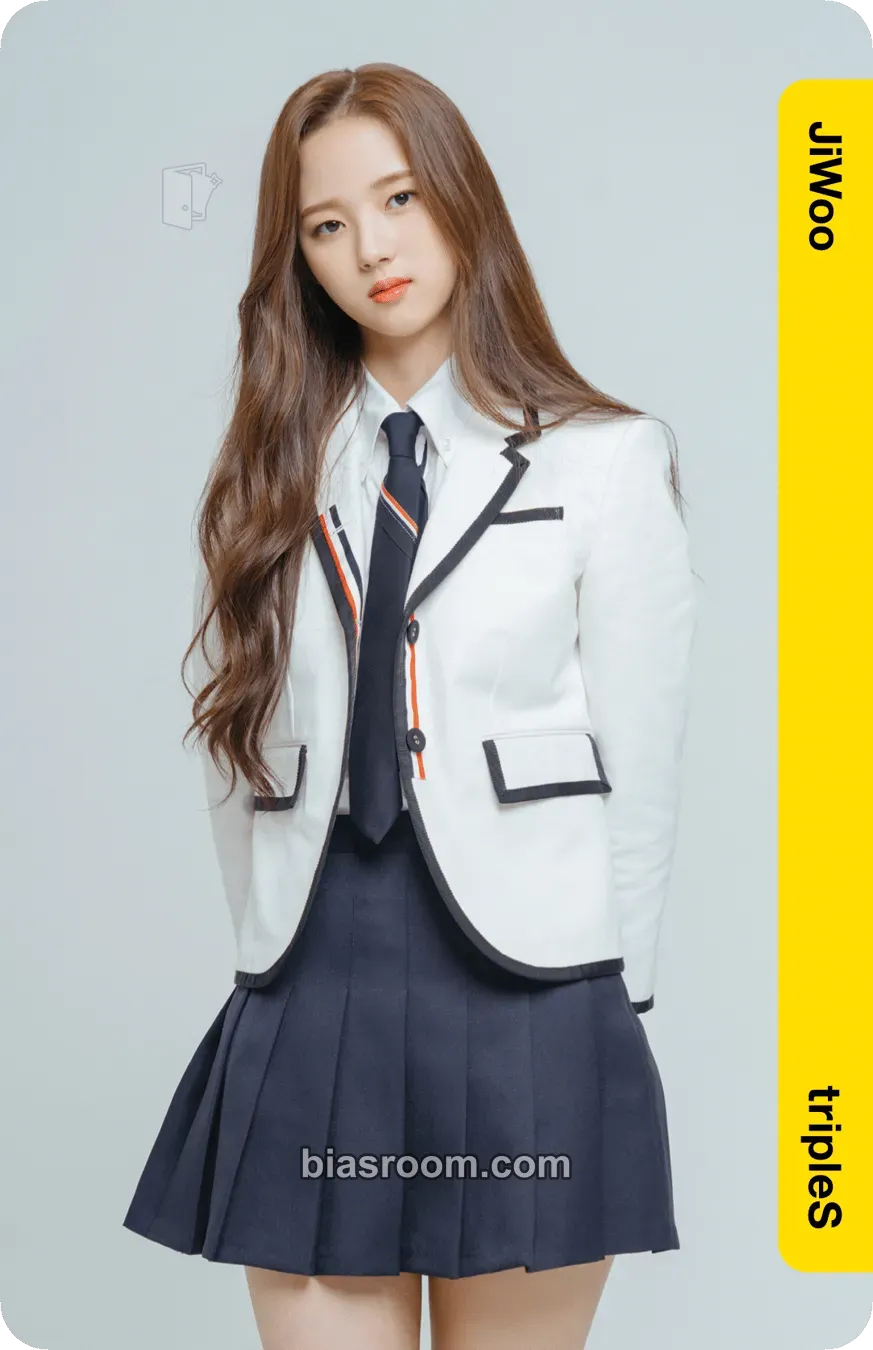 Jiwoo Atom01 First Class Objekts Photocard - tripleS - tripleS K-pop photocard