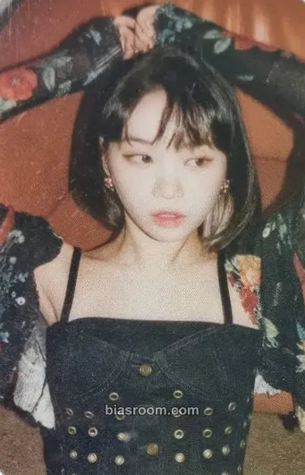 Kim Chaewon ANTIFRAGILE Photocard - LE SSERAFIM - LE SSERAFIM K-pop photocard