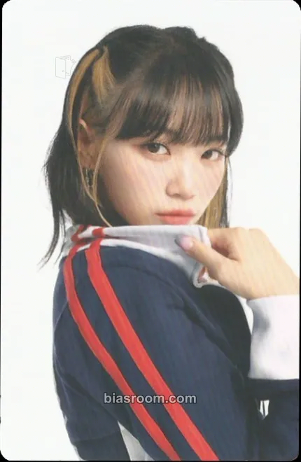 Kim Chaewon 'Fearnada' 2023 S/S Photocard - LE SSERAFIM - LE SSERAFIM K-pop photocard
