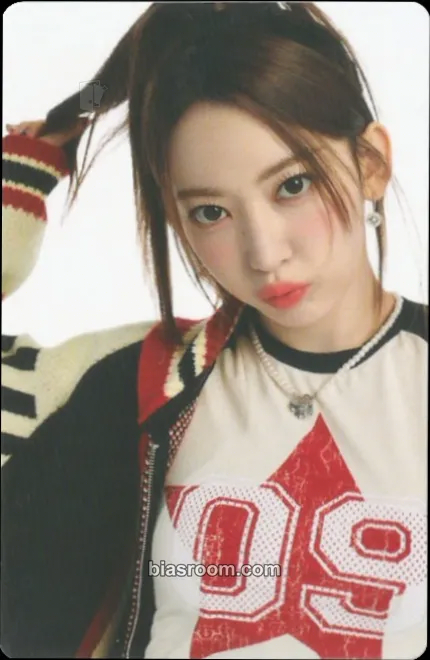 Sakura 'Fearnada' 2023 S/S Photocard - LE SSERAFIM - LE SSERAFIM K-pop photocard