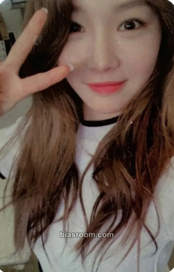 Chung Ha Hands on Me Photocard - Chung Ha K-pop photocard