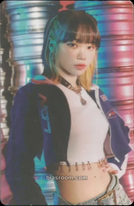 Kim Chaewon 'Fearnada' 2023 S/S Photocard - LE SSERAFIM - LE SSERAFIM K-pop photocard