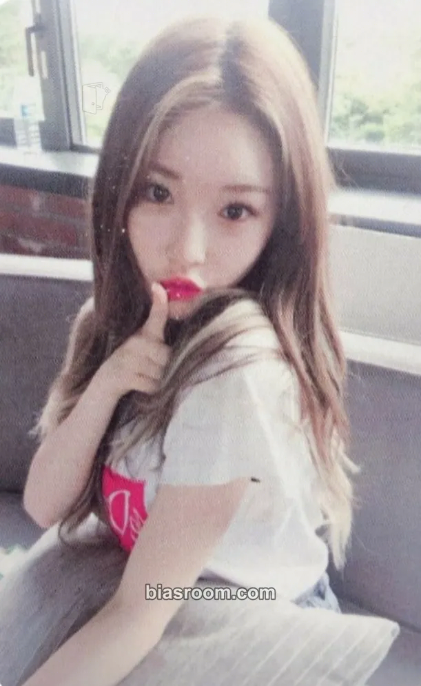 Chung Ha Blooming Blue Photocard - Chung Ha K-pop photocard
