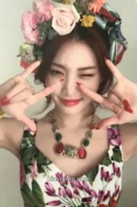 Chung Ha Play Photocard - Chung Ha K-pop photocard
