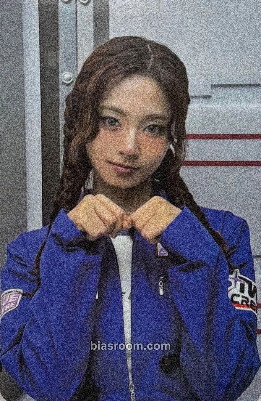 Tzuyu 10VE Universe (10th Anniversary) Photocard - TWICE - TWICE K-pop photocard