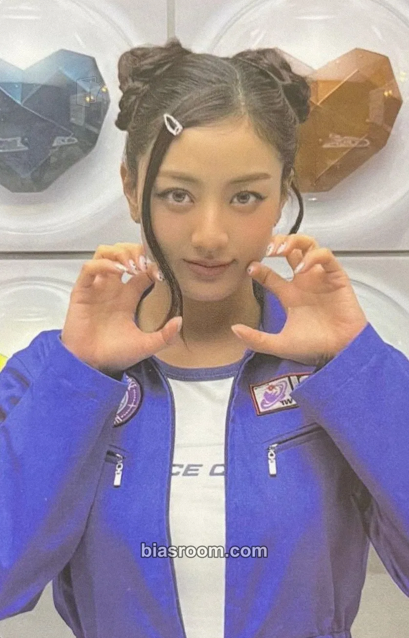 Jihyo 10VE Universe (10th Anniversary) Photocard - TWICE - TWICE K-pop photocard
