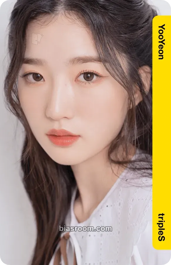 Yooyeon Atom01 First Class Objekts Photocard - tripleS - tripleS K-pop photocard