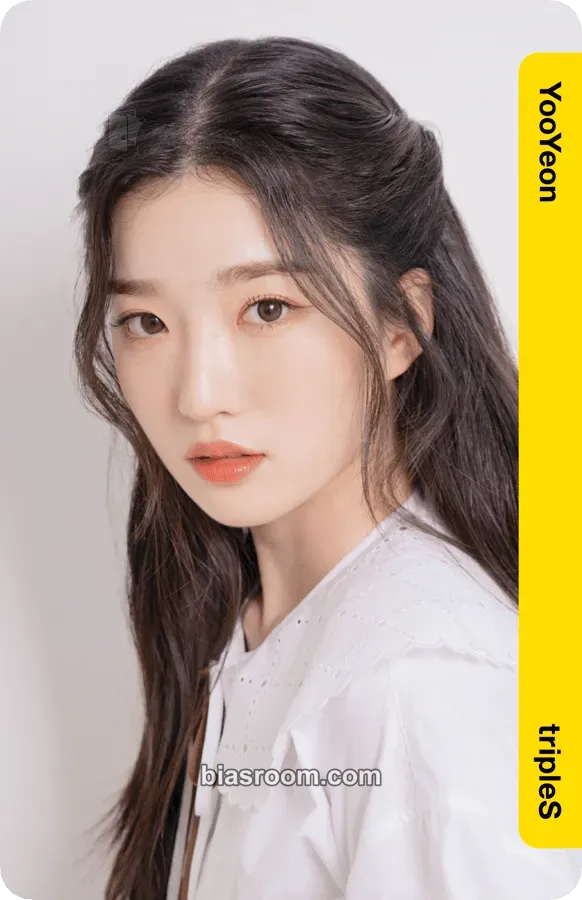 Yooyeon Atom01 First Class Objekts Photocard - tripleS - tripleS K-pop photocard