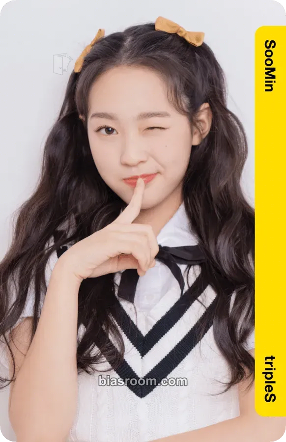 Soomin Atom01 First Class Objekts Photocard - tripleS - tripleS K-pop photocard