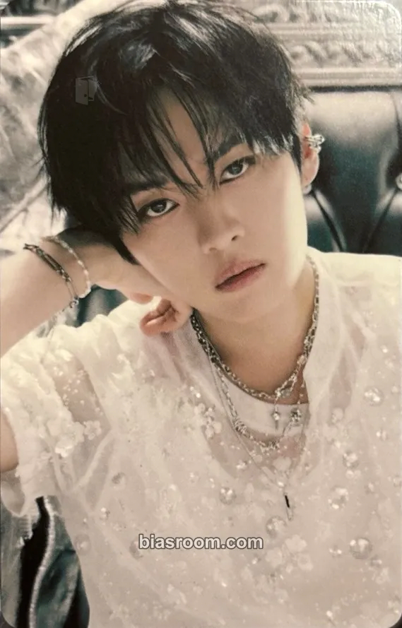 Lee Know GIANT Photocard - Stray Kids - Stray Kids K-pop photocard