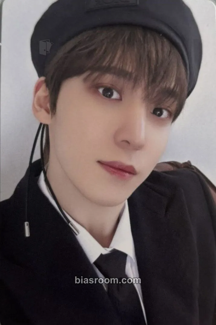 Yunho GOLDEN HOUR : Part.1 Photocard - ATEEZ - ATEEZ K-pop photocard