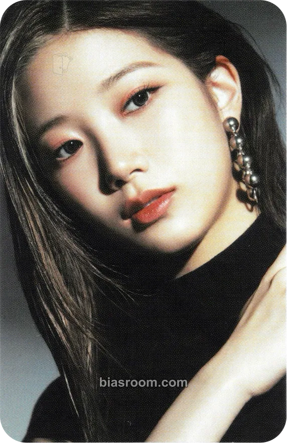 Kazuha EASY-CRAZY-HOT Photocard - LE SSERAFIM - LE SSERAFIM K-pop photocard
