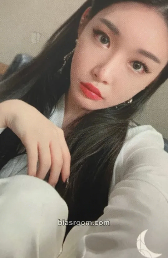 Chung Ha XII (Gotta Go) Photocard - Chung Ha K-pop photocard