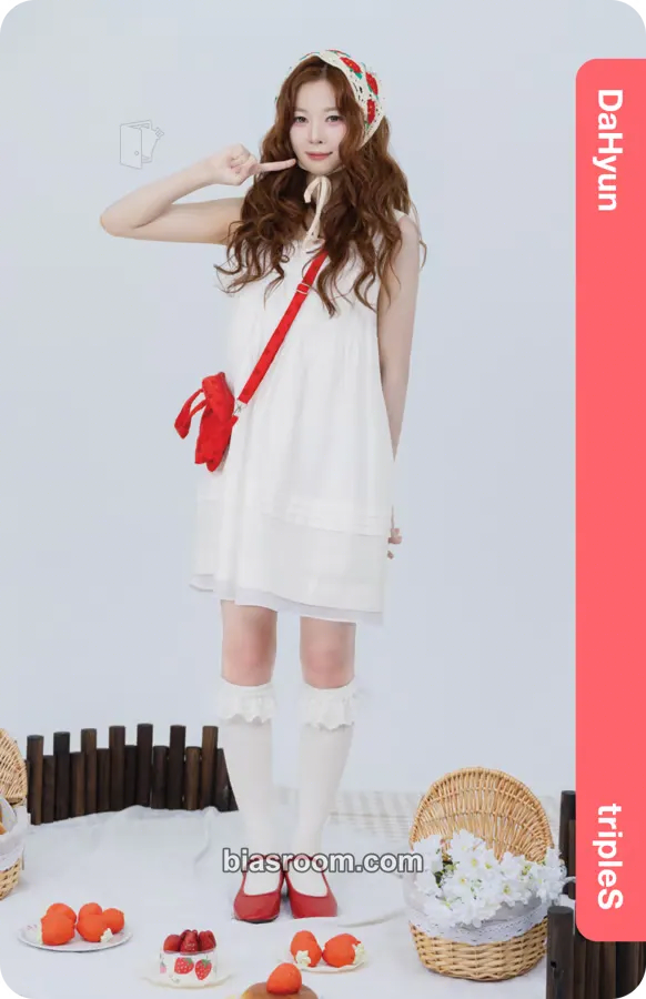 Dahyun Atom02 Physical Objekts Photocard - tripleS - tripleS K-pop photocard