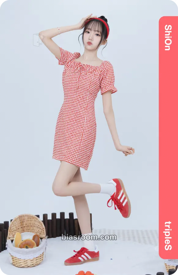 Shion Atom02 Physical Objekts Photocard - tripleS - tripleS K-pop photocard