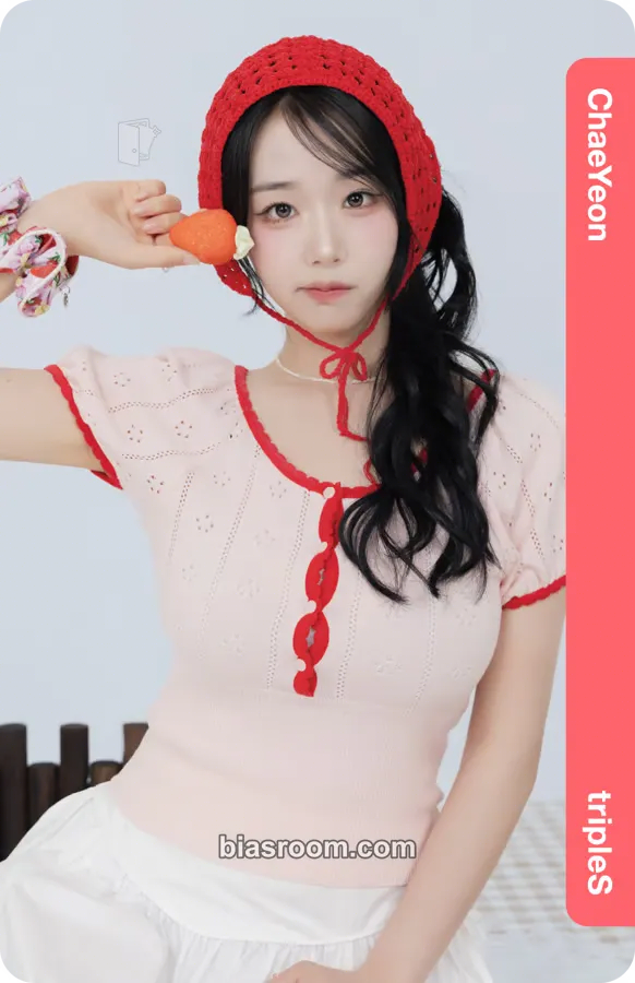 Chaeyeon Atom02 Physical Objekts Photocard - tripleS - tripleS K-pop photocard