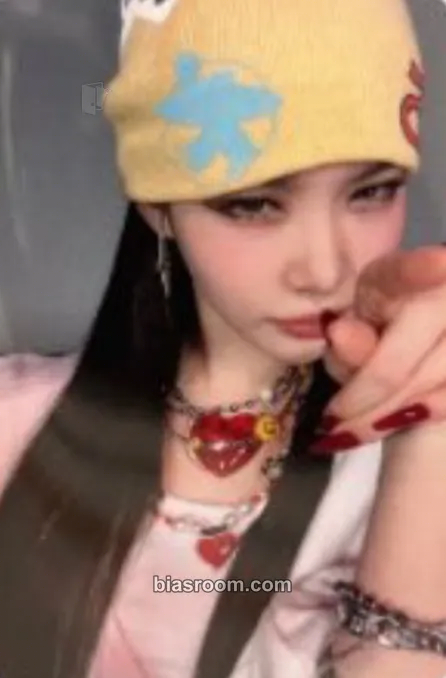 Chung Ha EENIE MEENIE Photocard - Chung Ha K-pop photocard