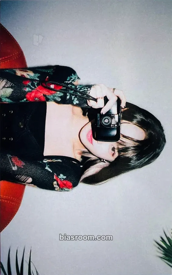 Kim Chaewon ANTIFRAGILE Photocard - LE SSERAFIM - LE SSERAFIM K-pop photocard