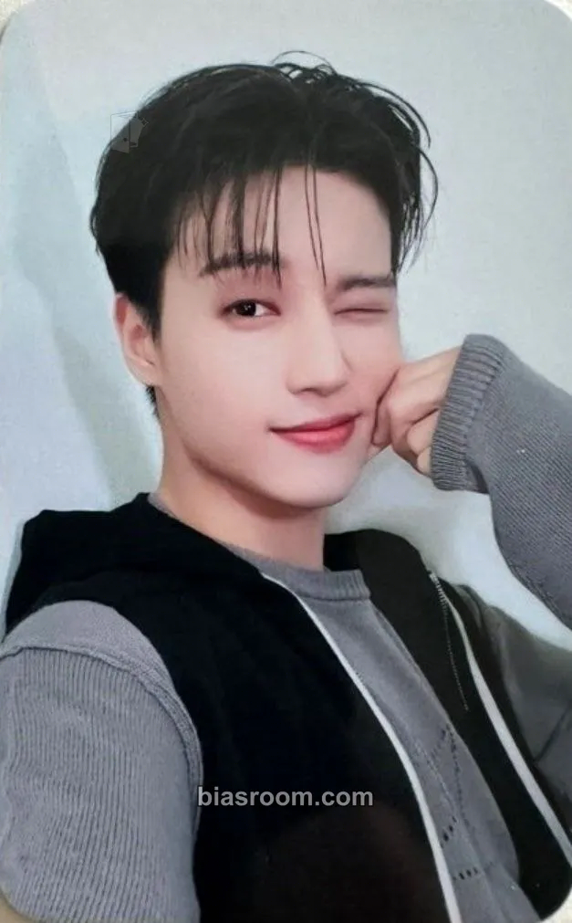 Wooyoung GOLDEN HOUR : Part.1 Photocard - ATEEZ - ATEEZ K-pop photocard