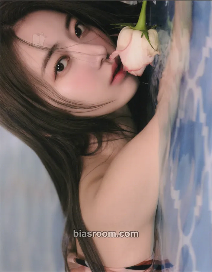 Sakura FEARLESS Photocard - LE SSERAFIM - LE SSERAFIM K-pop photocard