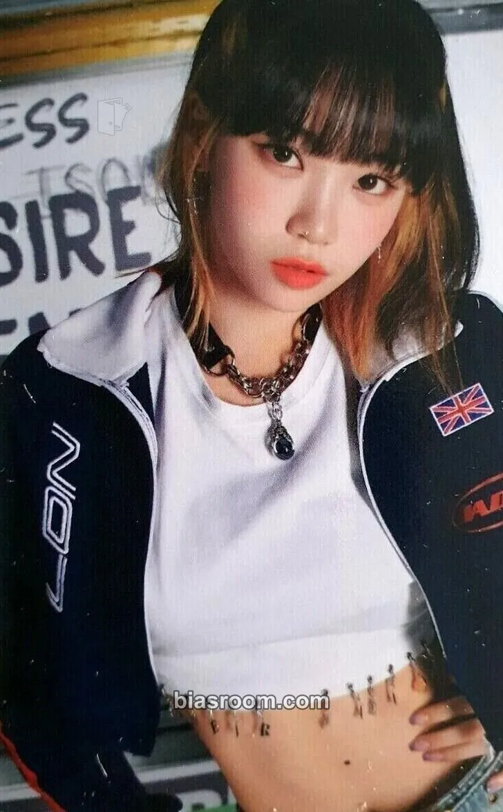Kim Chaewon 'Fearnada' 2023 S/S Photocard - LE SSERAFIM - LE SSERAFIM K-pop photocard