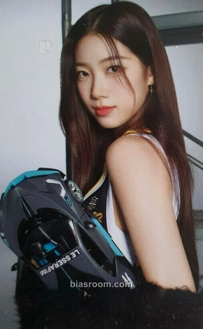 Kazuha 'Fearnada' 2023 S/S Photocard - LE SSERAFIM - LE SSERAFIM K-pop photocard