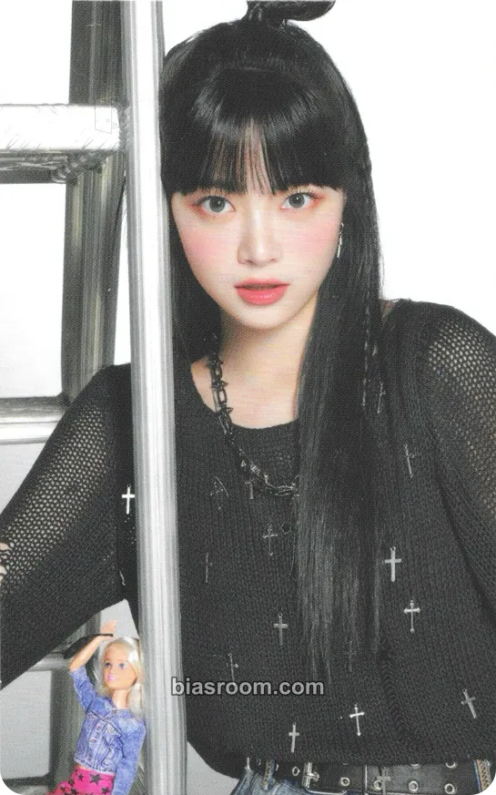 Hong Eunchae 'Fearnada' 2023 S/S Photocard - LE SSERAFIM - LE SSERAFIM K-pop photocard