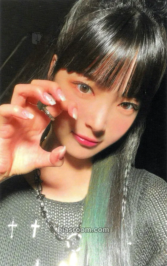 Hong Eunchae 'Fearnada' 2023 S/S Photocard - LE SSERAFIM - LE SSERAFIM K-pop photocard