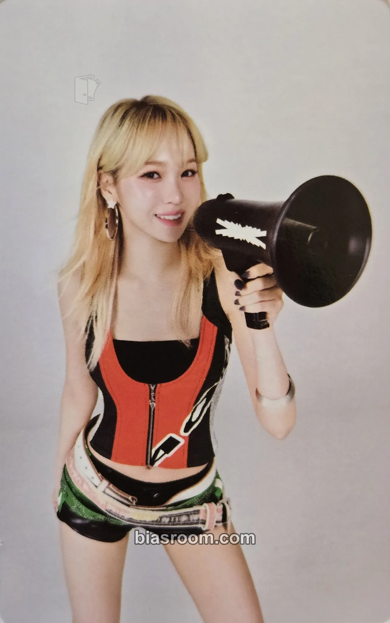 Kim Chaewon 'Fearnada' 2024 S/S - Seoul Photocard - LE SSERAFIM - LE SSERAFIM K-pop photocard