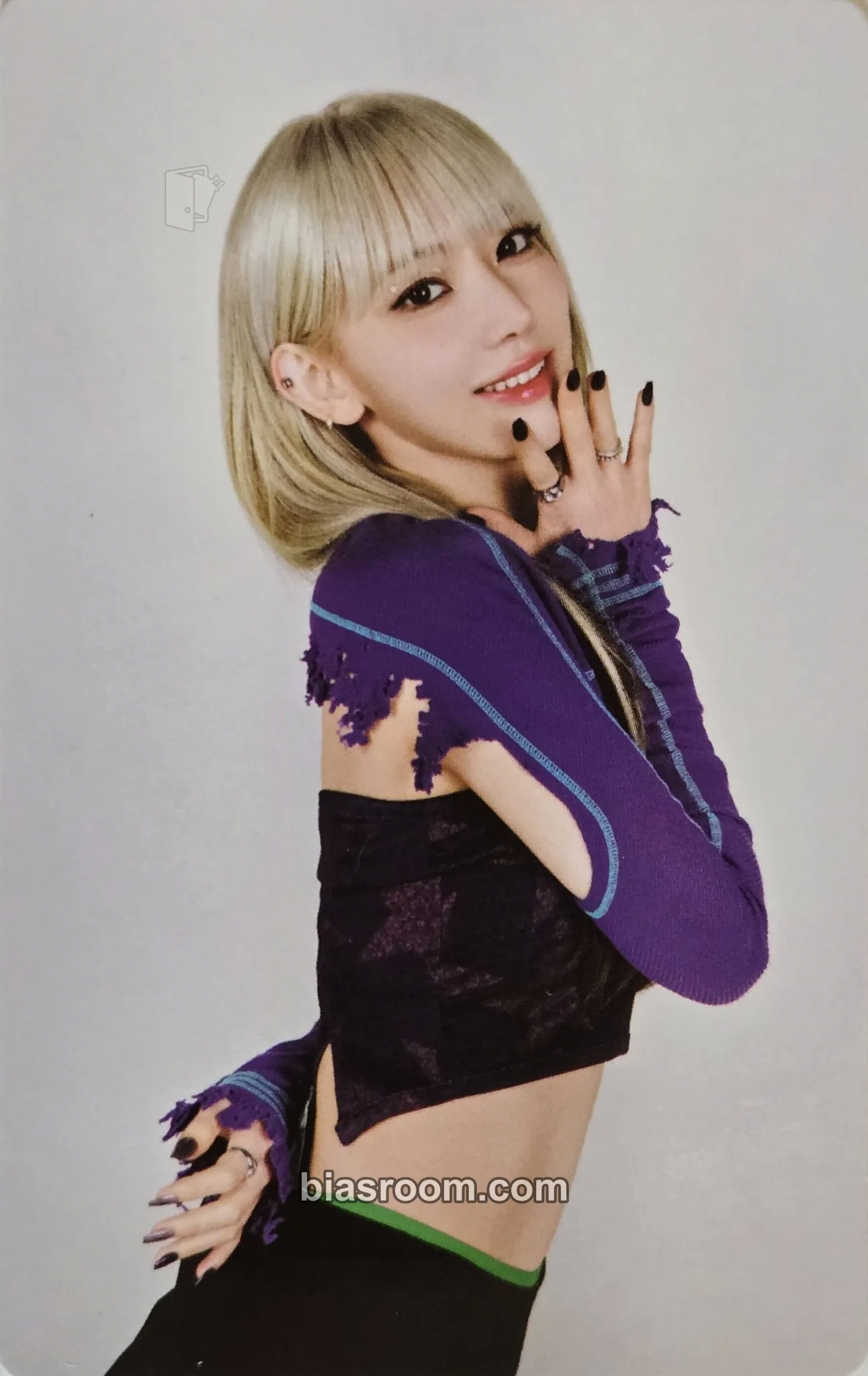 Sakura 'Fearnada' 2024 S/S - Seoul Photocard - LE SSERAFIM - LE SSERAFIM K-pop photocard